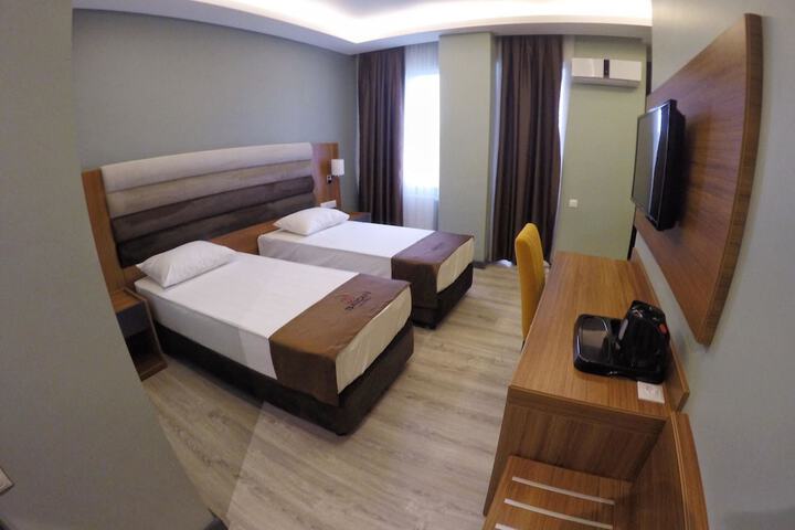 Room 11 of 48