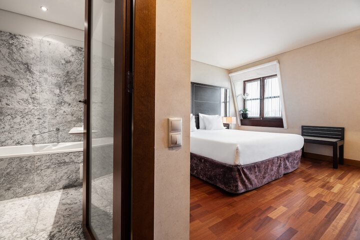 Room 15 of 84