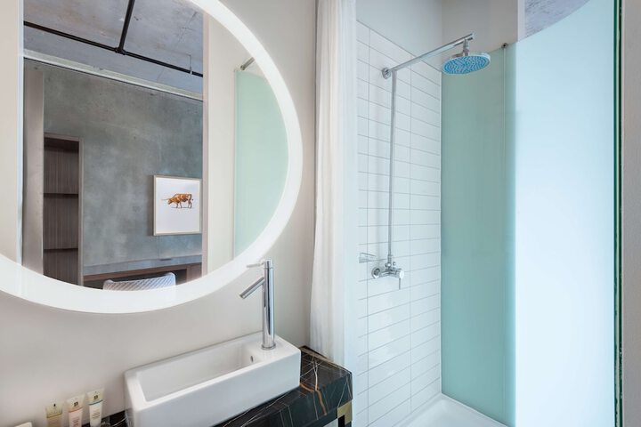 Bathroom shower
