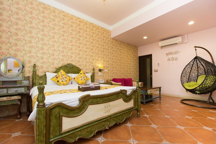 Room 5 of 40