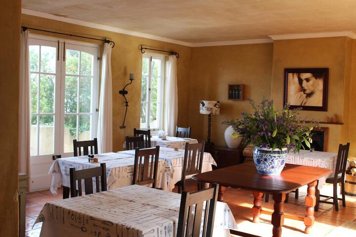 Dining 11 of 29