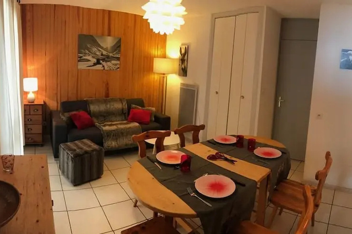 Room 3 of 10