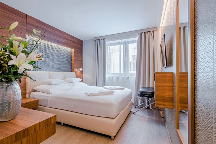 Room 9 of 35