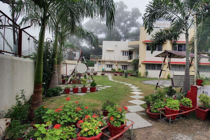 Hotel Exterior 33 of 41