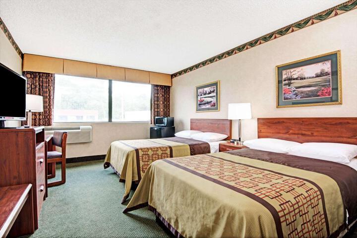 1 Queen Bed (5 of 8)