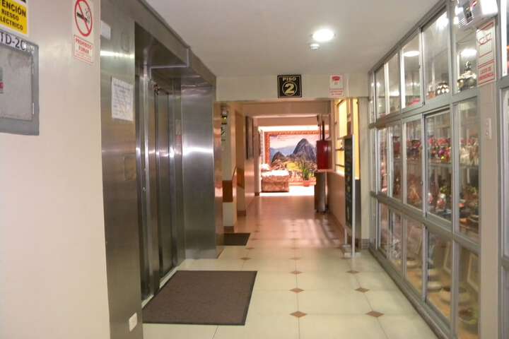 Ballroom/Hall 64 of 74
