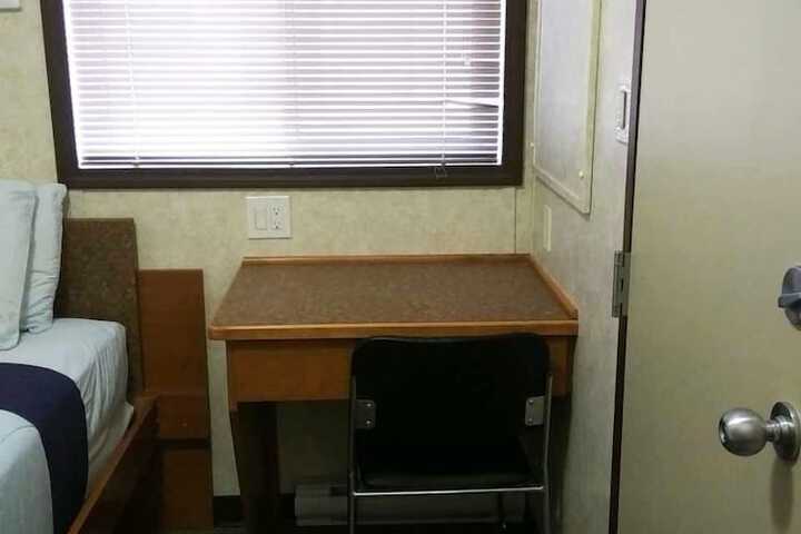 Room 6 of 33