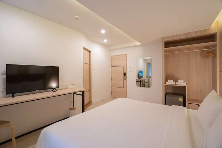 Room 27 of 63