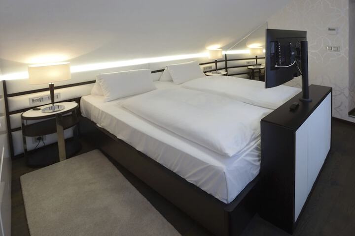 Room 5 of 78