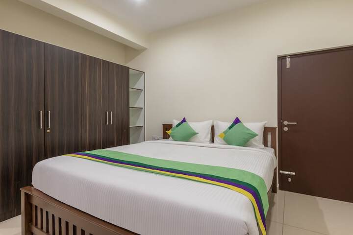 Room 12 of 30