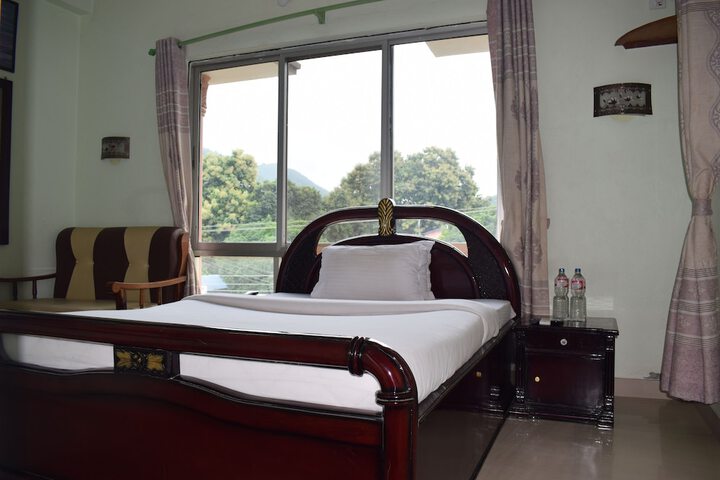 Room 4 of 33