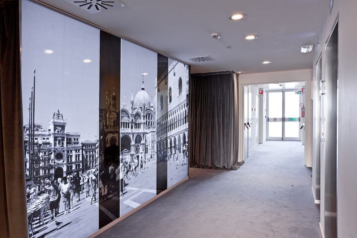 Ballroom/Hall 65 of 77