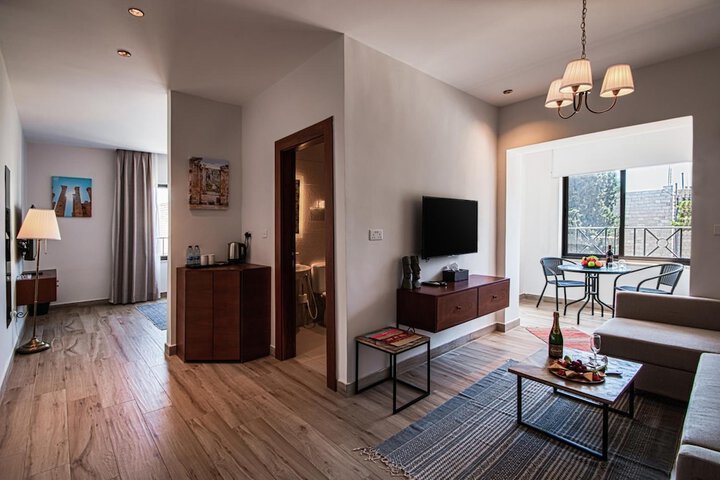 Room 18 of 34