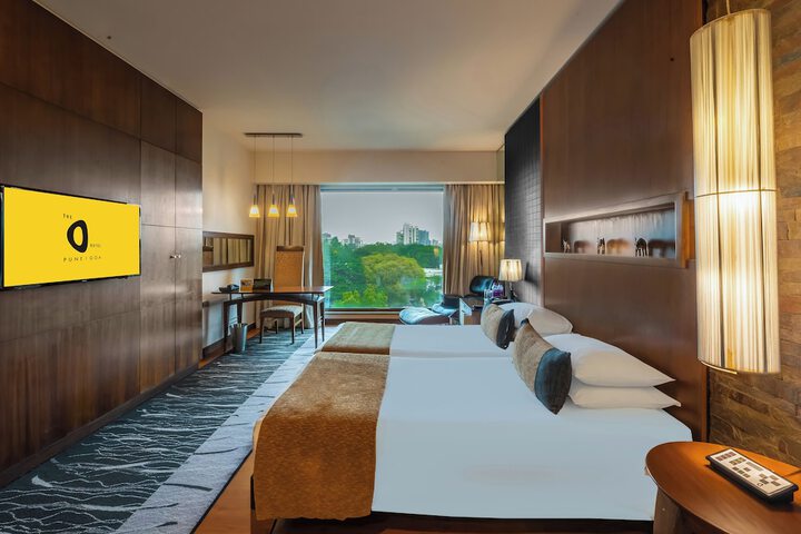 Room 2 of 77