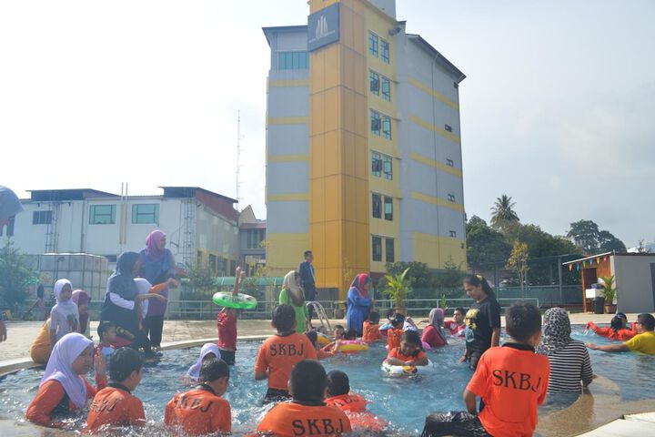 Hotel Pool