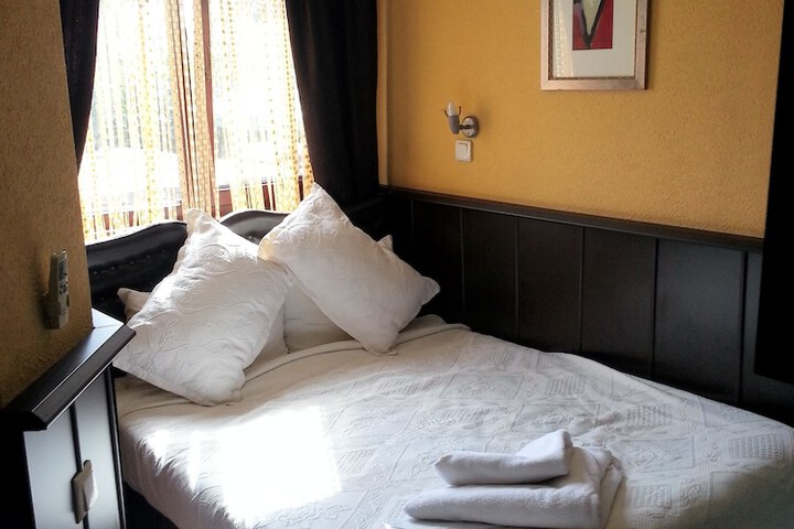 Room 8 of 28