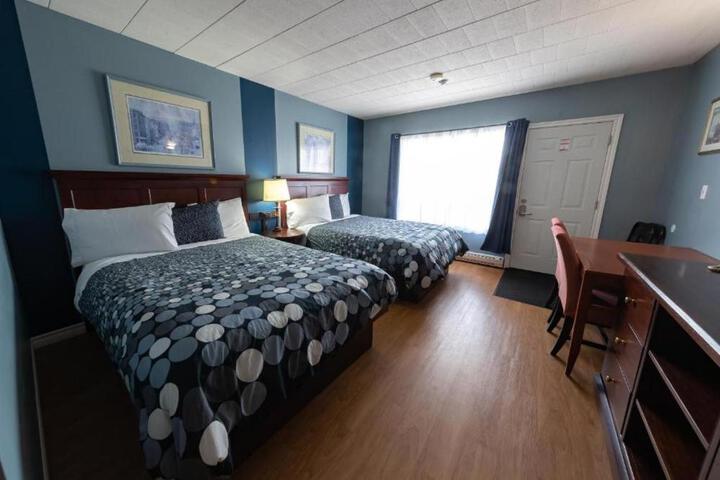Standard 2 Queen Beds Accessible (11 of 26)