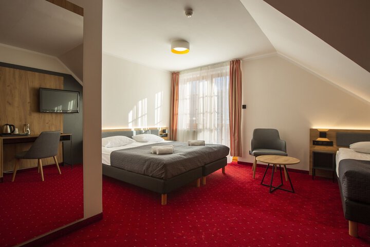 Room 3 of 49