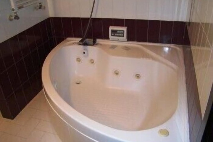Hot Tub 23 of 49