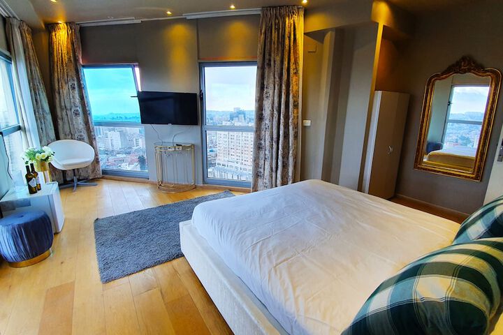 Room 18 of 49