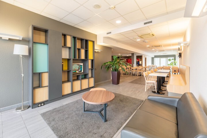 Guest Lobby