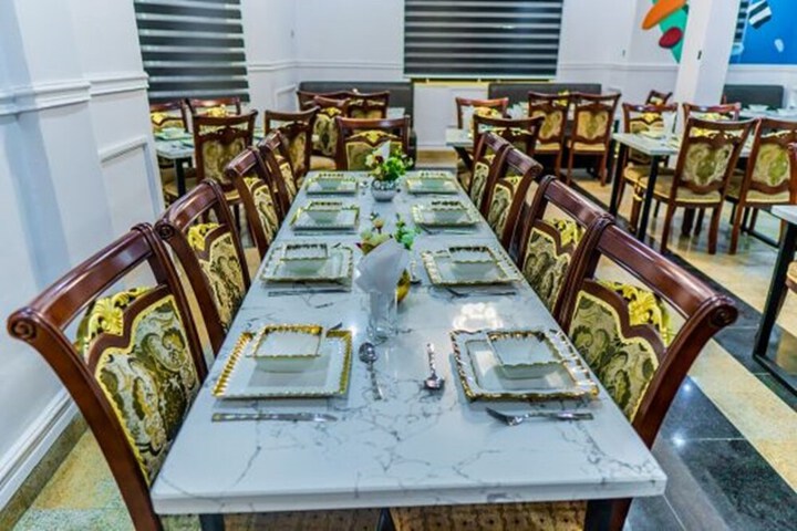 Dining 33 of 40