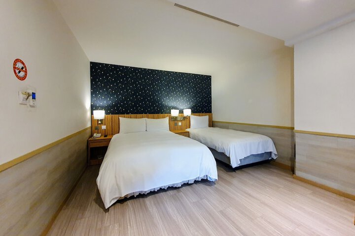 Room 33 of 72