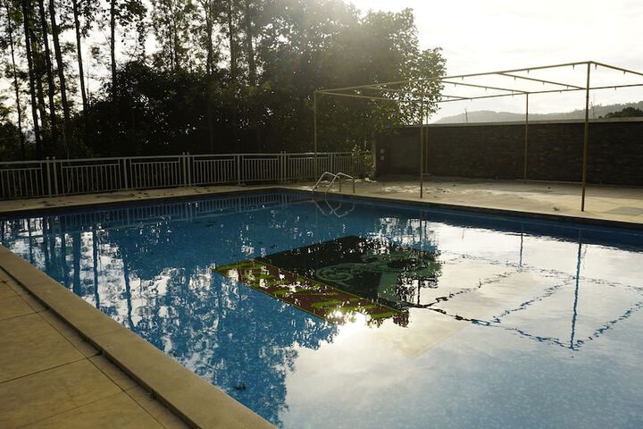 Pool 50 of 76