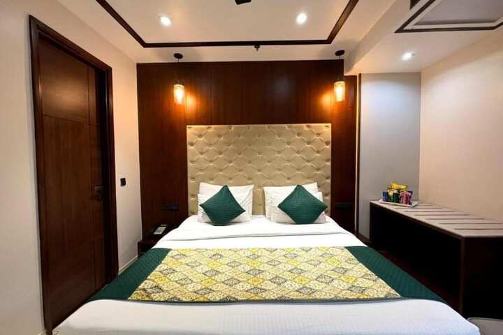 Room 10 of 26