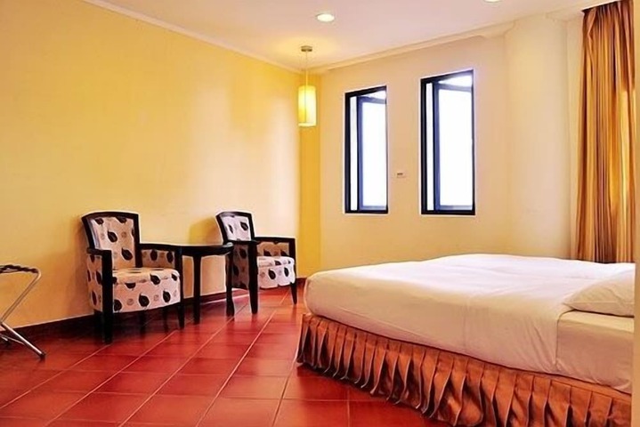 Room 12 of 20