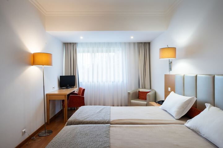 Room 32 of 73