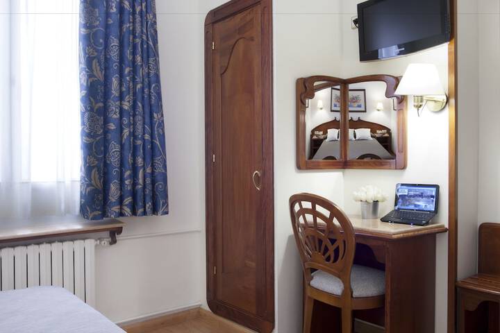 Room 8 of 53