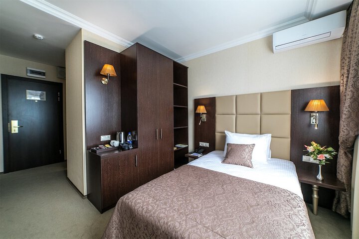 Room 20 of 120