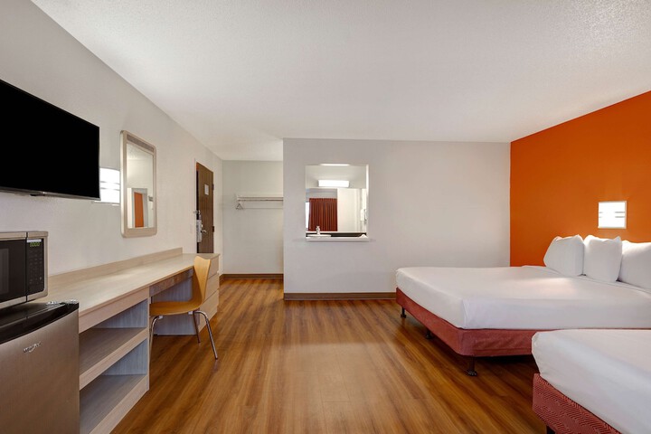 Room 4 of 25