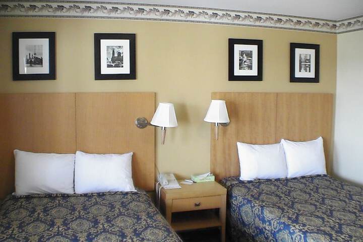 2 Double Beds (8 of 8)