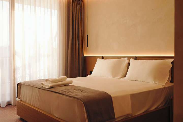 Room 19 of 37