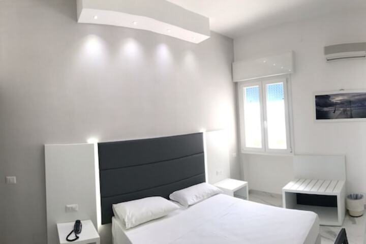 Room 12 of 25