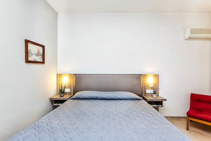 Room 9 of 50