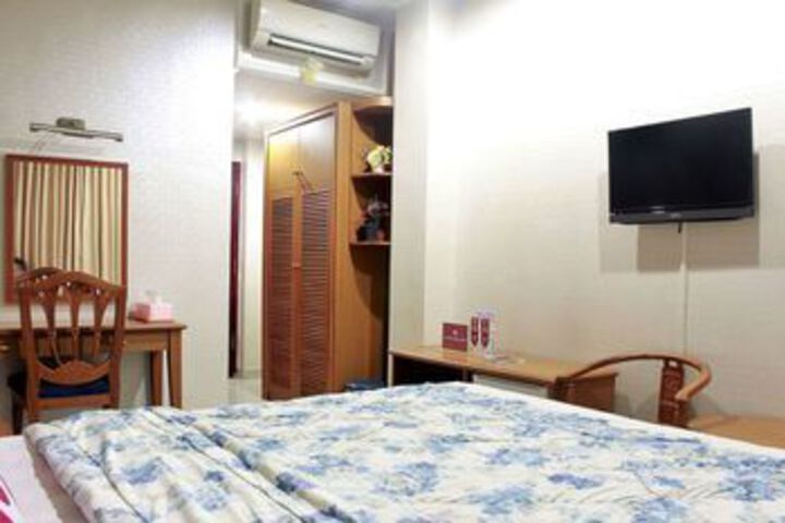 Room 13 of 25
