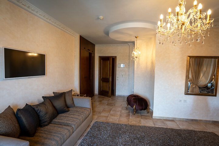 Room 5 of 60