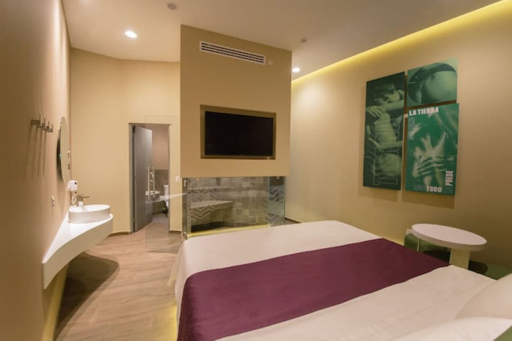Room 6 of 37