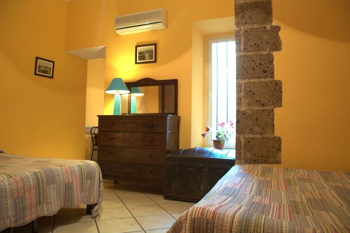 Room 6 of 27