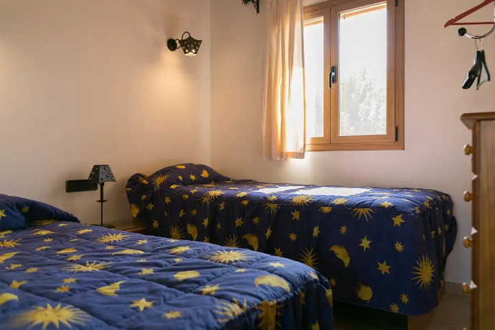 Room 4 of 16