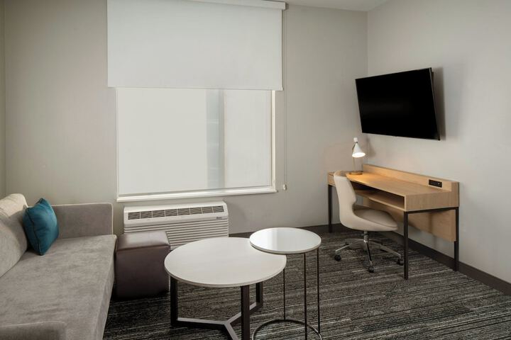 Room 4 of 16