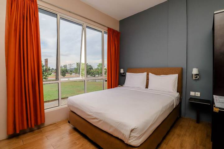Blitz Hotel Batam Near Sultan Mahmud Riayat Shah Mosque by Zuzu