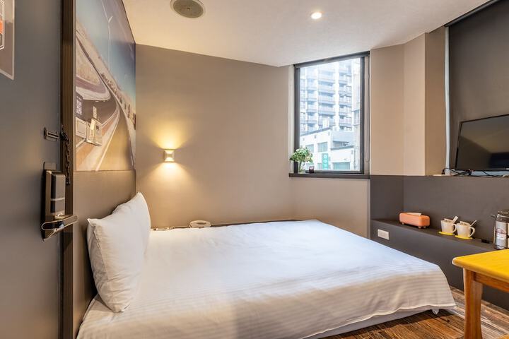 Room 15 of 28