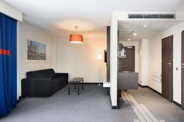 Room 25 of 114