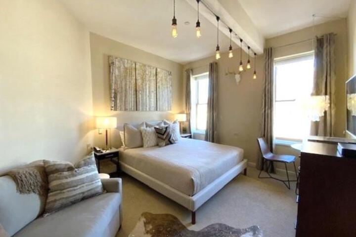 Image of Independence Square 304 Stylish Hotel Room with Downtown Views & Great Location