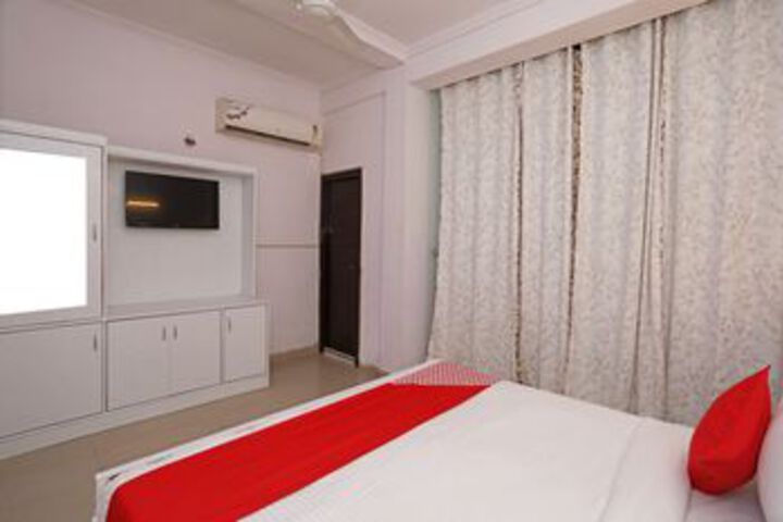 Room 15 of 26