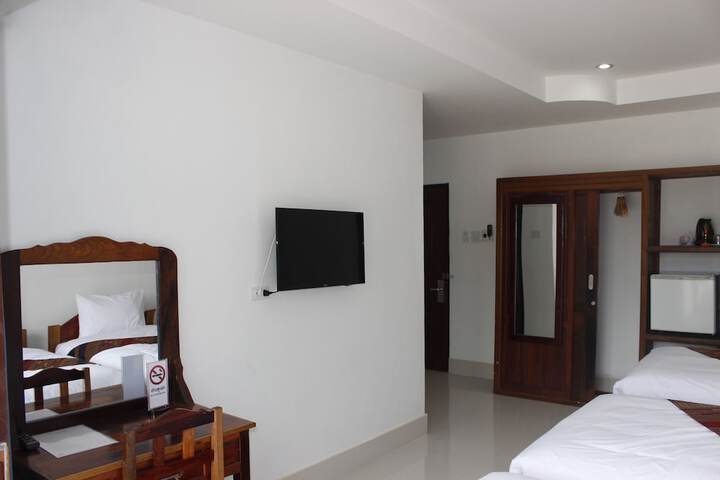 Room 10 of 34